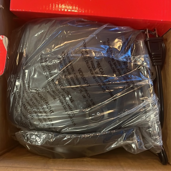 Gourmia fruit ice cream maker. Brand new. Never opened or used. - Picture 4 of 6